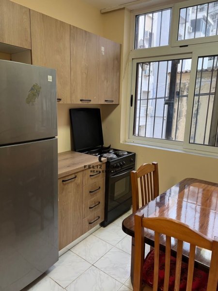 Tirane, jepet me qera apartament 1+1 Kati 2, 55 m² 400 € (PAZARI I RI)