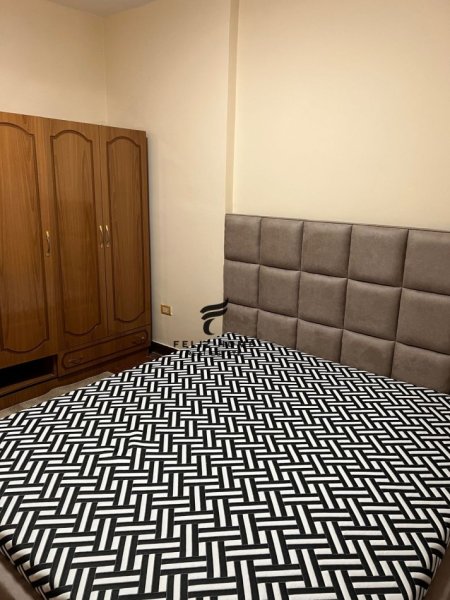 Tirane, jepet me qera apartament 1+1 Kati 2, 55 m² 400 € (PAZARI I RI)