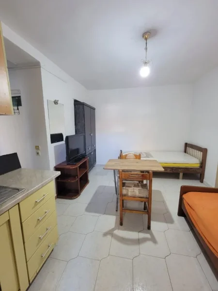 Tirane, jepet me qera apartament 1+1 Kati 1, 30 m² 250 € (RRUGA ALI BAUSHI)