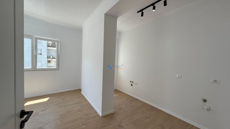 Tirane, shitet apartament 1+1+Ballkon Kati 4, 60 m² 93.000 € (Astir, te 2 Palmat)