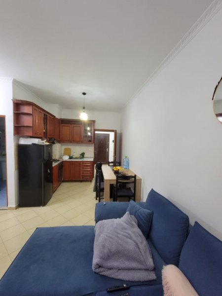 Tirane, jepet me qera apartament 1+1 Kati 4, 60 m² 400 € (Astir)
