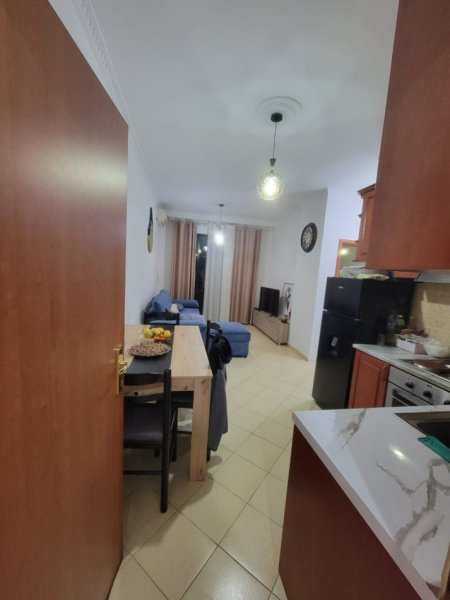 Tirane, jepet me qera apartament 1+1 Kati 4, 60 m² 400 € (Astir)