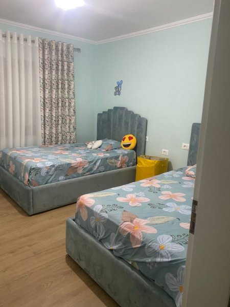 Tirane, jepet me qera apartament 2+1+Ballkon Kati 5, 90 m² 600 € (Varri Bamit)