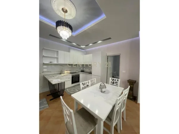 Tirane, jap me qera apartament 1+1 , 75 m² 600 € (Liqeni i Thatë)