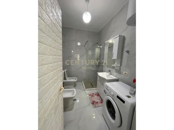 Tirane, jap me qera apartament 1+1 , 75 m² 600 € (Liqeni i Thatë)