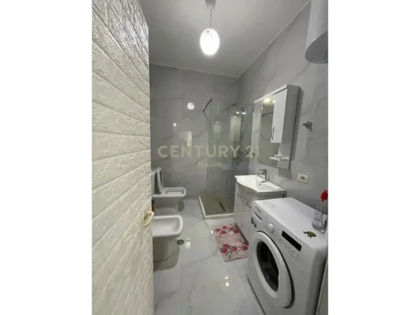 Tirane, jap me qera apartament 1+1 , 75 m² 600 € (Liqeni i Thatë)