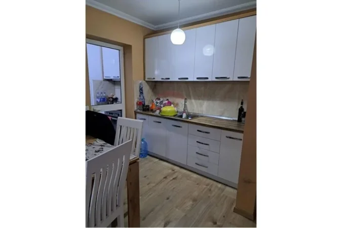 Tirane, shitet apartament 1+1+Ballkon Kati 5, 58 m² 95.000 € (Materniteti i Ri)