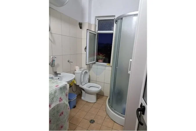 Tirane, shitet apartament 1+1+Ballkon Kati 5, 58 m² 95.000 € (Materniteti i Ri)