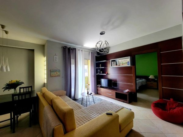 Tirane, jepet me qera apartament 1+1 Kati 3, 75 m² 450 € 