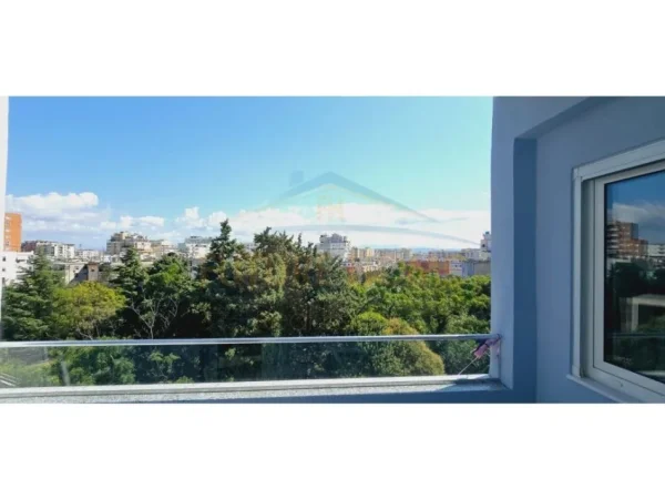 Durres, jepet me qera apartament 1+1+Ballkon Kati 3, 60 m² 400 € (Durres ,Pran Muzeut te Deshmorve)