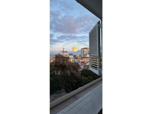Durres, jepet me qera apartament 1+1+Ballkon Kati 3, 60 m² 400 € (Durres ,Pran Muzeut te Deshmorve)