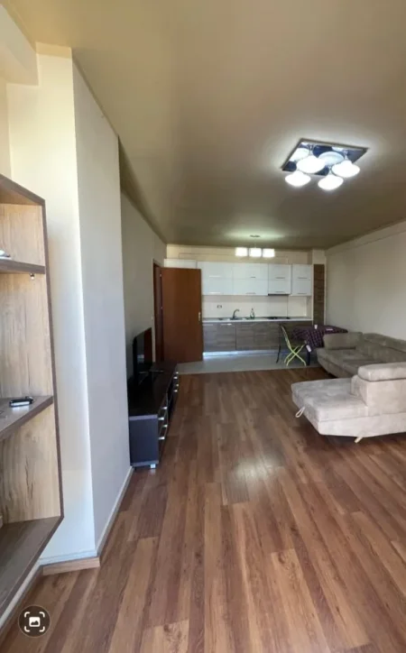 Tirane, jepet me qera apartament 2+1 Kati 8, 100 m² 147.000 € (rruga Loni Ligori)