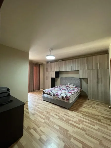 Tirane, jepet me qera apartament 2+1 Kati 8, 100 m² 147.000 € (rruga Loni Ligori)