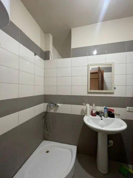 Tirane, jepet me qera apartament 2+1 Kati 8, 100 m² 147.000 € (rruga Loni Ligori)