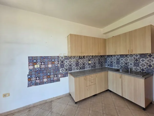 Tirane, shitet apartament 2+1+Ballkon Kati 3, 105 m² 126.000 € 