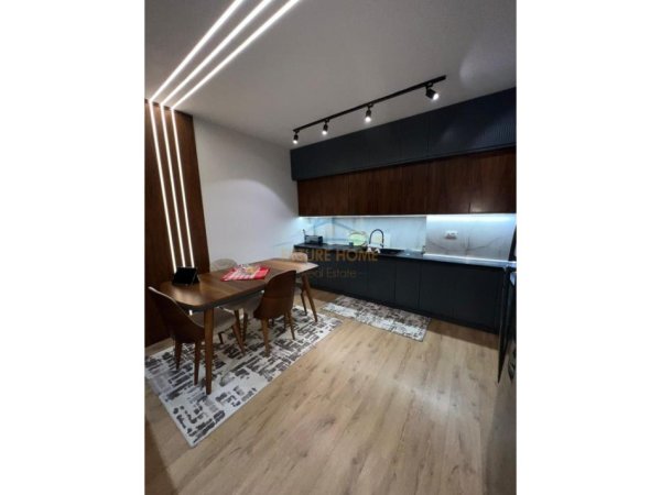 Tirane, shes apartament 2+1 Kati 1, 106 m² (afer lokal freskut)