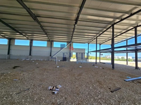 Tirane, shitet magazine Kati 0, 1.400 m² 1.100.000 € (Marikaj)