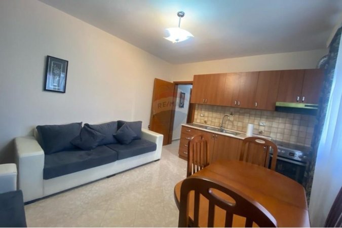 Tirane, jepet me qera apartament 2+1+Ballkon Kati 2, 100 m² 450 € 