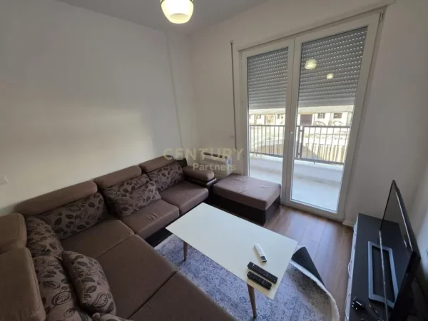 Tirane, jepet me qera apartament 1+1+Ballkon Kati 2, 60 m² 450 € 
