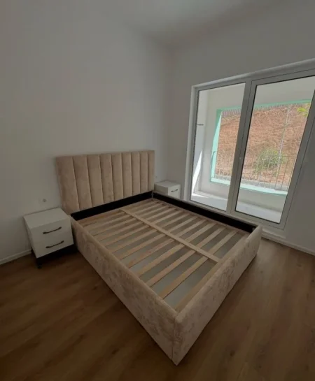 Tirane, jepet me qera apartament 1+1+Ballkon Kati 1, 60 m² 400 € (Kaimi)