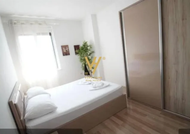 Tirane, jepet me qera apartament 1+1+Ballkon Kati 2, 66 m² 750 € (QENDER)
