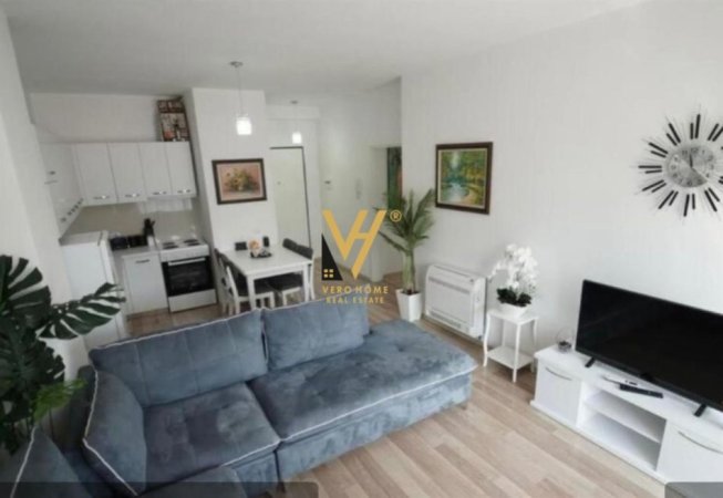 Tirane, jepet me qera apartament 1+1+Ballkon Kati 2, 66 m² 750 € (QENDER)