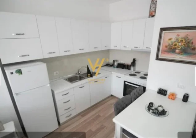 Tirane, jepet me qera apartament 1+1+Ballkon Kati 2, 66 m² 750 € (QENDER)