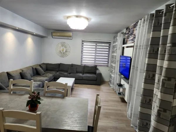 Tirane, jepet me qera apartament 1+1 Kati 0, 500 € (Bill klinton)