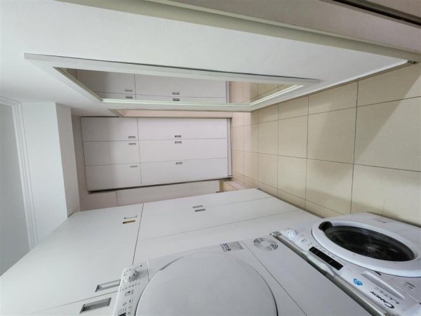 Tirane, jepet me qera apartament 1+1 Kati 0, 500 € (Bill klinton)