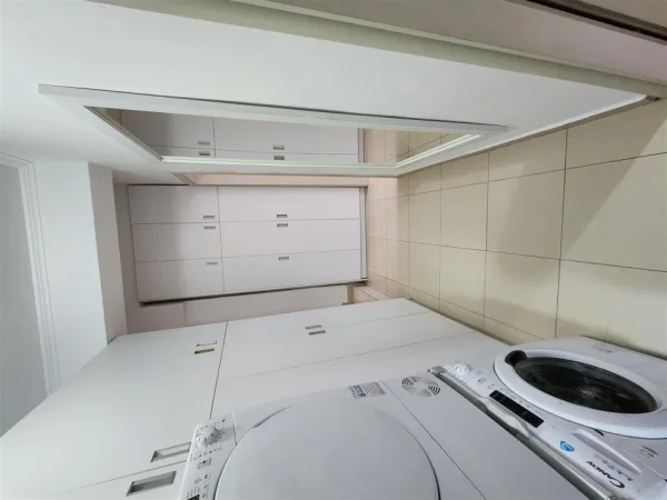 Tirane, jepet me qera apartament 1+1 Kati 0, 500 € (Bill klinton)