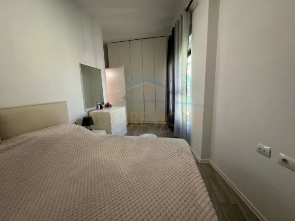 Shitet, Apartament 2+1, Kompleksi Mangalem, Tiranë.