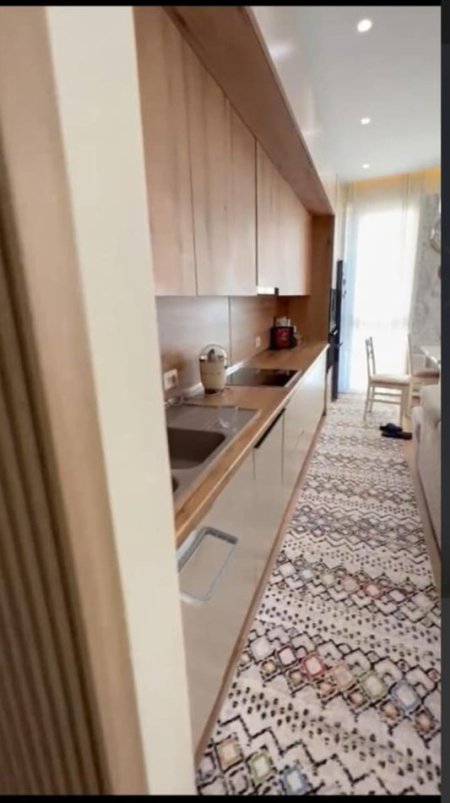 Tirane, jepet me qera apartament 2+1 Kati 3, 101 m² 800 € (farmacia 10)