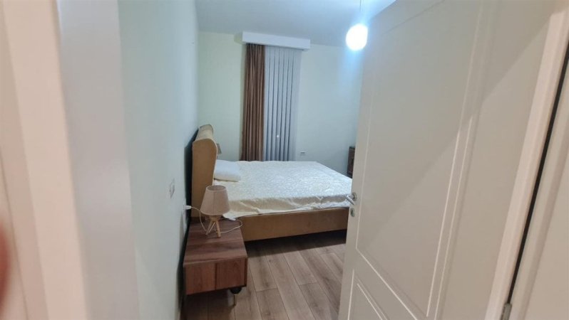 Tirane, jepet me qera apartament 2+1 Kati 3, 101 m² 800 € (farmacia 10)