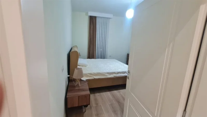 Tirane, jepet me qera apartament 2+1 Kati 3, 101 m² 830 € (farmacia 10)