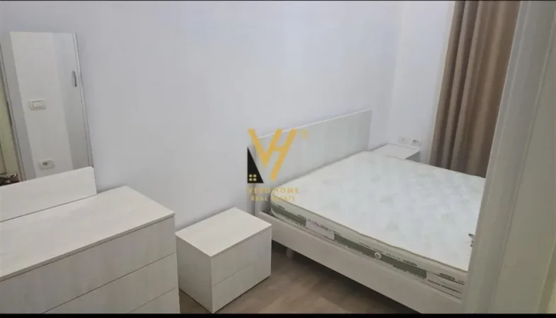 Tirane, jepet me qera apartament 1+1+Ballkon Kati 1, 59 m² 500 € (YZBERISHT)