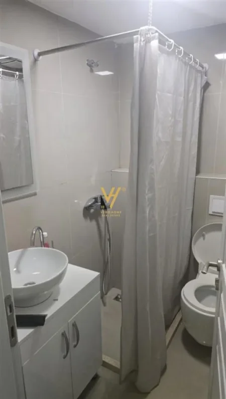 Tirane, jepet me qera apartament 1+1+Ballkon Kati 1, 59 m² 500 € (YZBERISHT)