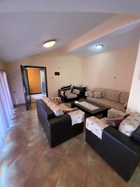 Tirane, jepet me qera apartament 2+1 Kati 4, 92 m² 500 € (21 DHJETORI)