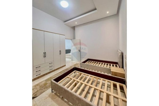 Tirane, jepet me qera apartament 2+1+Ballkon Kati 2, 123 m² 550 € 