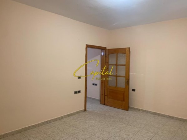 Tirane, jepet me qera zyre Kati 2, 65 m² 500 € (21 DHJETORI)