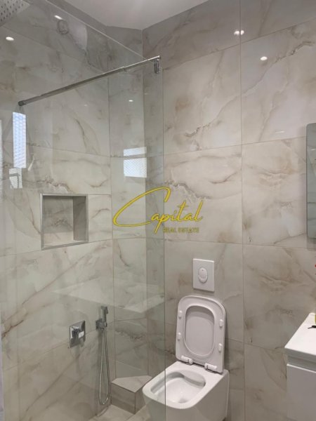 Tirane, jepet me qera zyre Kati 2, 65 m² 500 € (21 DHJETORI)