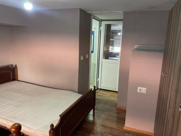 Tirane, jepet me qera Vile 1+1 Kati 1, 300 € 