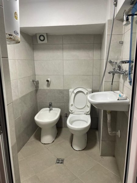Tirane, jepet me qera Vile 1+1 Kati 1, 300 € 