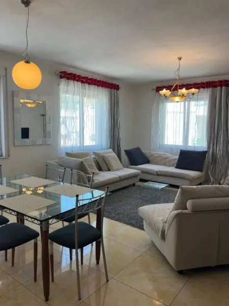 Tirane, jepet me qera apartament 2+1 Kati 3, 100 m² 800 € (liqeni i thate)