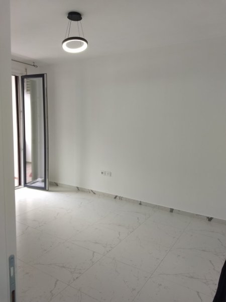 Tirane, jepet me qera apartament 1+1+Aneks+Ballkon Kati 4, 70 m² 300 € (Rruga Ali Shefqeti, kompleksi Relux Residence ,Shkoze)