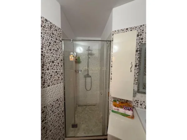 Tirane, jepet me qera apartament 3+1 Kati 4, 120 m² 850 € 