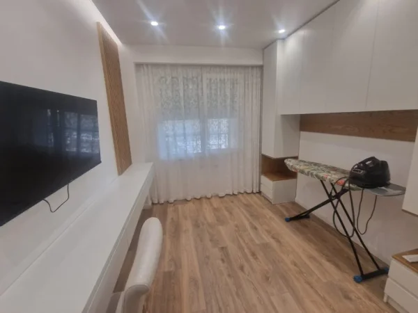Tirane, shitet apartament 2+1 Kati 3, 101 m² 300.000 € (Komuna parisit)