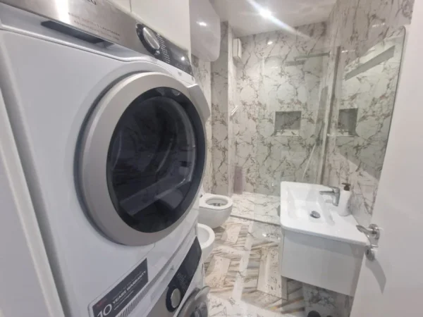 Tirane, shitet apartament 2+1 Kati 3, 101 m² 300.000 € (Komuna parisit)