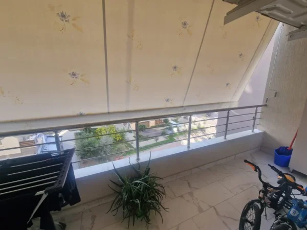 Tirane, shitet apartament 2+1 Kati 3, 101 m² 300.000 € (Komuna parisit)