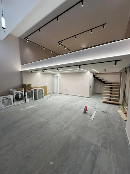 Tirane, jepet me qera ambjent biznesi Kati 0, 110 m² 1.200 € (golden park 3)