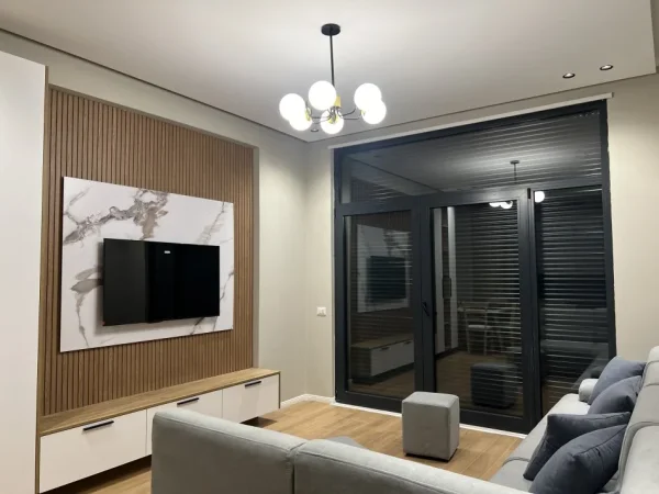 Tirane, jepet me qera apartament 2+1+Ballkon Kati 5, 100 m² 700 € (Dogana)